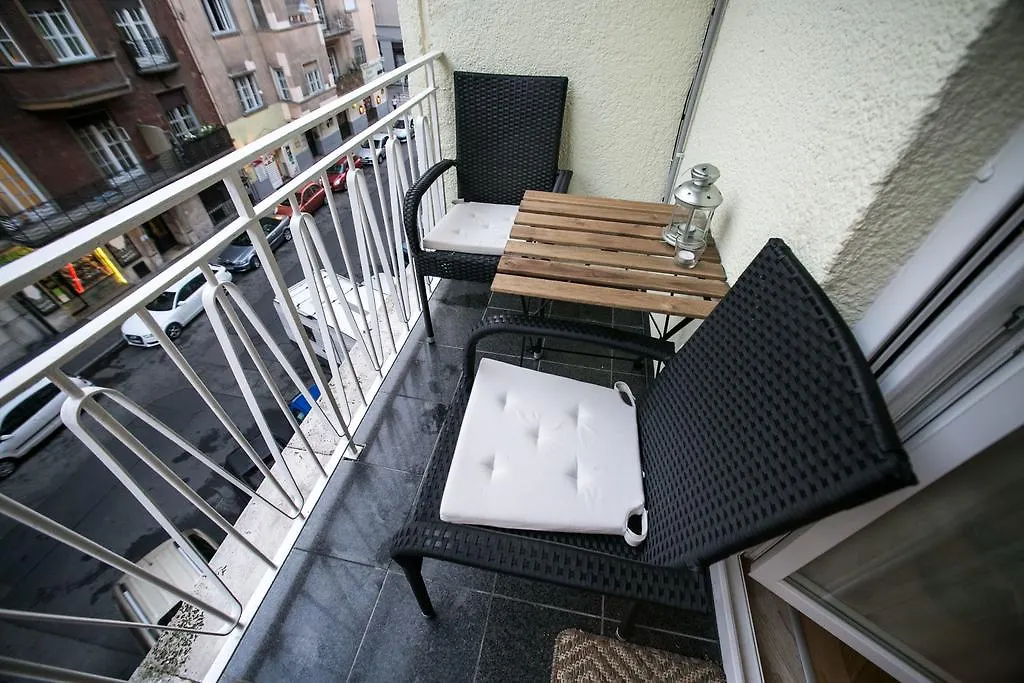 Budapest Downtown Apartments With Balcony & Optional Garage & Restaurant In The Building
