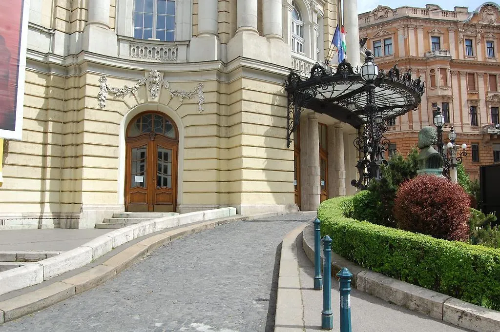 Budapest Downtown Apartments With Balcony & Optional Garage & Restaurant In The Building