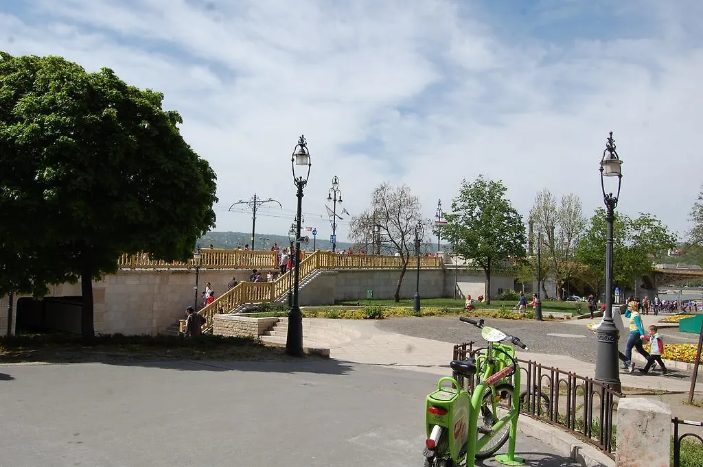 Budapest Downtown Apartments With Balcony & Optional Garage & Restaurant In The Building