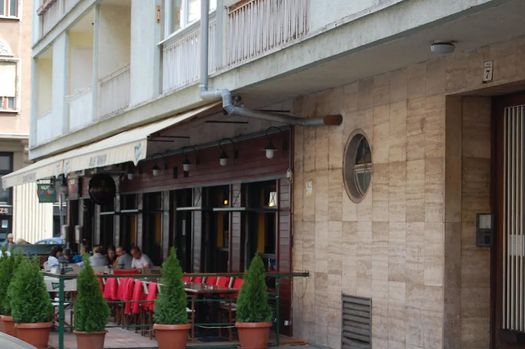 Budapest Downtown Apartments With Balcony & Optional Garage & Restaurant In The Building 0*,