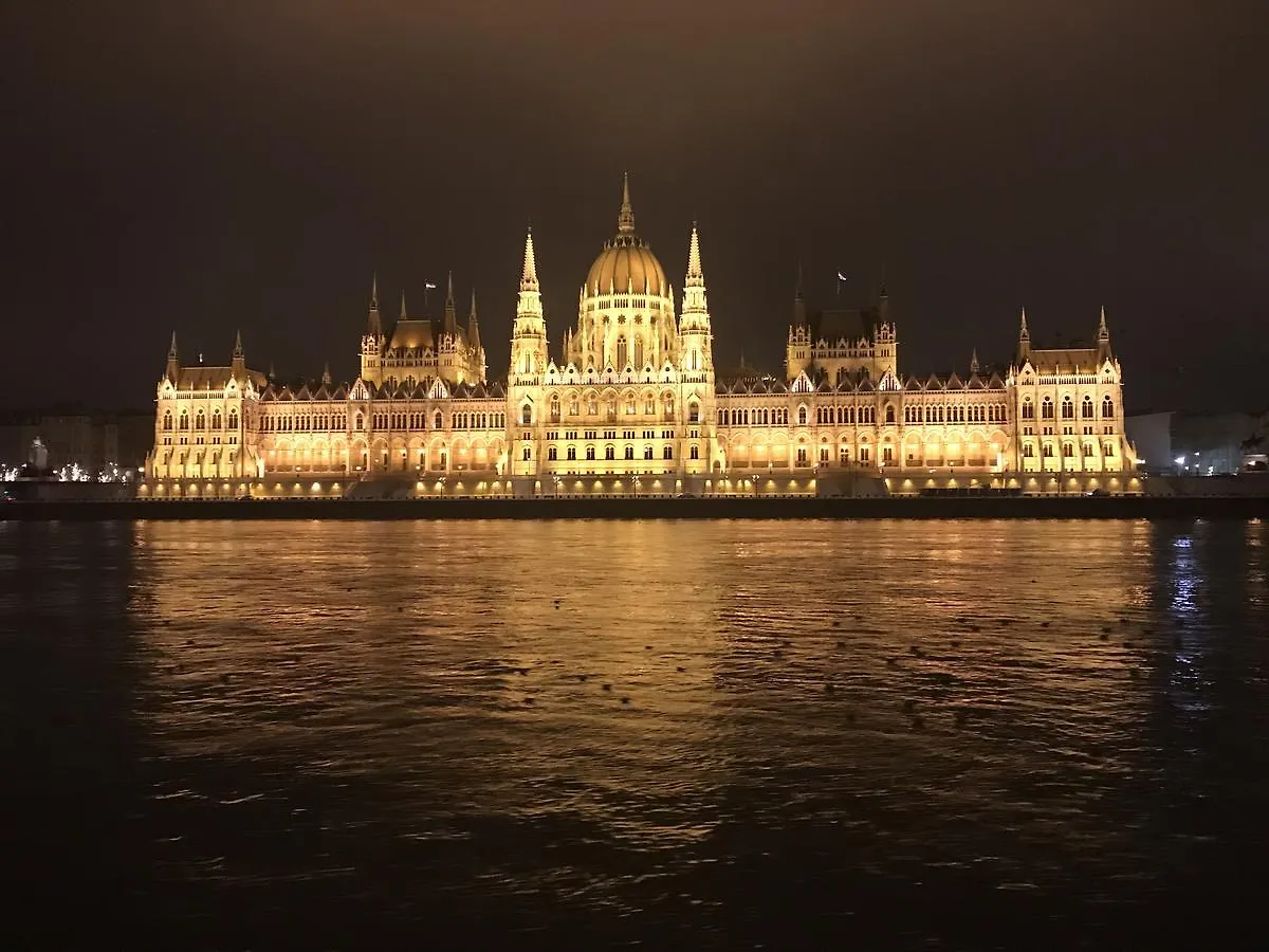 Budapest Downtown Apartments With Balcony & Optional Garage & Restaurant In The Building contacts
